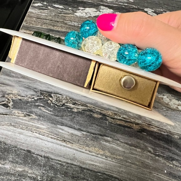 Lucite Grapes Matchbook - Picture 3 of 5